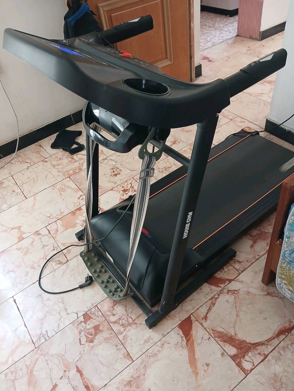 السلام عليكم ورحمة الله وبركاتة جهاز جري نظيف جدا مستعمل قليل جدا يحتوي على جهاز تكسير الدهون مدمج مع الجهاز يتحمل وزن 180 كيلو السعر 250 العنوان  بغداد  الدورة  حي الصحة
شنو حالة الجهاز؟: 
مستعمل قليل جدا 
شنو أقصى وزن يتحمله الجهاز؟: 
180 كيلو 
وين موقع البيع؟: 
بغداد / الدورة/ حي الصحة/ الشارع الرئيسي 
هل السعر قابل للتفاوض؟: 
نعم 