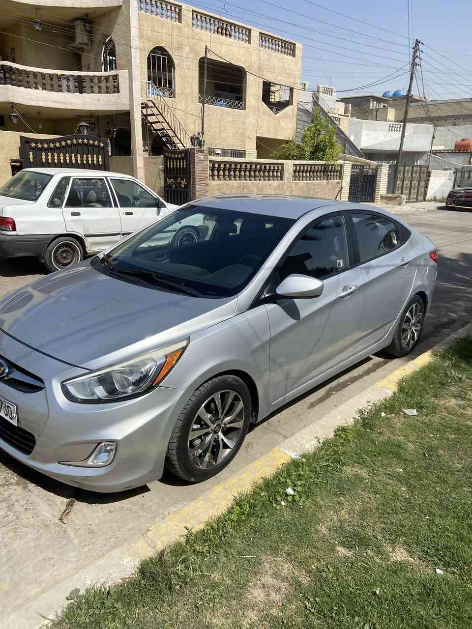 السلام عليكم للبيع
_هواندي اكسنت 2016 وارد امريكي 
_ماشية 63الف ميل 
كاميرة+ايكو +مانع ازلاق +ويل كب 
_ضررها بنيد مبدل نفس الون 
_جاملع صبغ كما موضح مع رش كلير جاملع تكمة كلير فقط 

سيارة جدا بدون نقص اي شي 

السعر 93 بيها مجال حك جية 

***********
