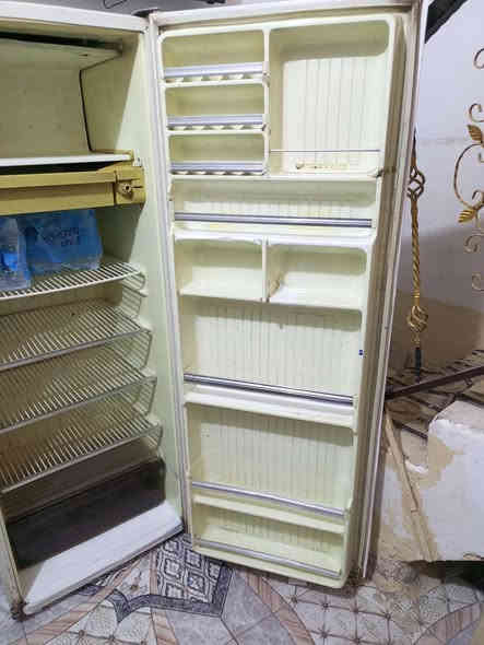 السلام عليكم ثلاجه للبيع ابد ماداخله تصليح سعرهه 100العنوان حي البعث شارع سيد هاشم للتواصل ***********
