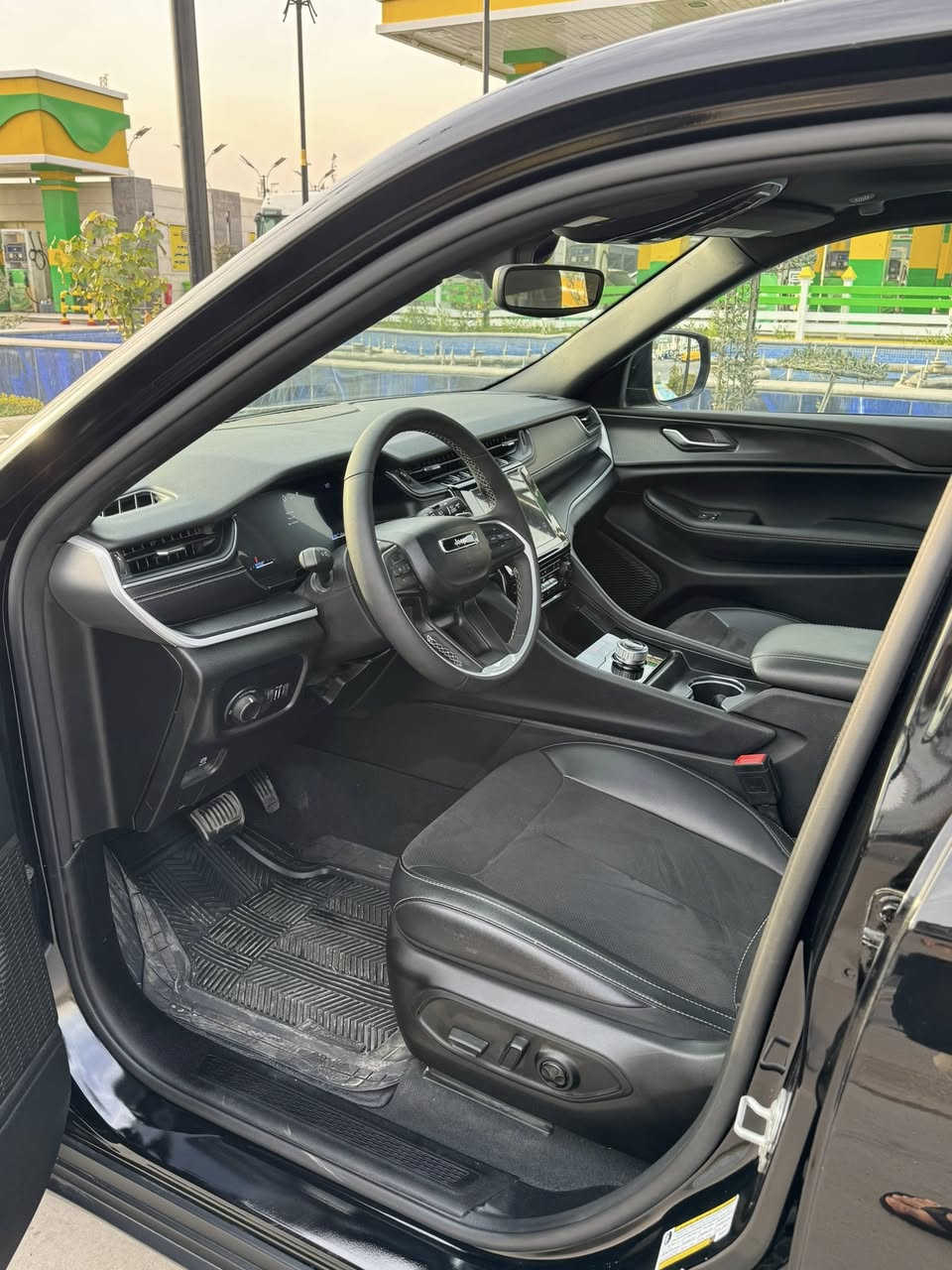 سلام عليكم  جيب موديل 2024 زيرو ماشيه3 الف ققط
للبيع التديوت 2024 5راكب فول مواصفات 
1.  محرك 6 سلندر 3600 
2. فتحة سقف 
3. ماشيه 3 الف  فقط بحالة الزيرو 
4. كشن تدفئه 
5. هيتر ستيرن 
6. صندوق كهرباء
7. شحن واير ليس 
8. كشاف امامي لد بلادي 
9. كشنات جلد وشاموا
10. اوتو هولد
11. اطفاء ذاتي
12. رادار 360 درجه
13. نقطه عمياء
14. حساسات اماميه وخلفيه
15. تحديد مسار 
16. رادار تصادم امامي وخلفي 
17. كامرا خلفيه دواره 
18. گير ماوس 

19 صور الحادث موجوده بل منشور 
ملاحضه جاملغ السايق مبدل نفس لون وكاله بدون صبغ

20. بچم كبس ع وضع الشركه 
21. صور الضرر مرفقه بالمنشور
22. السياره بدون اي مسج 
23. رقم اربيل  تحويل مباشر 

24. العنوان بغداد شارع فلسطين
اي استفسار رقمي ***********
