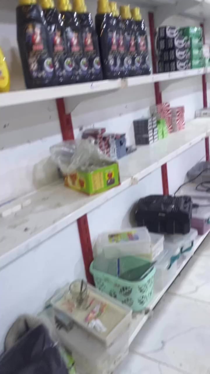 سلام عليكم اخوان ارفوف للبيع ١١ متر المتر ع 40 الف والمتر يتكون من ٥ رفوف بيه مجال مكاني بصره زبير حي الصحفيين رقمي ***********
