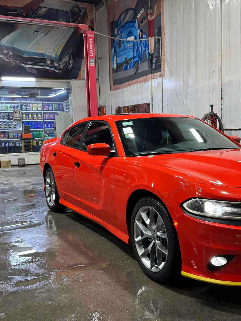 🚗 للبيع دودج تشارجر GT وكالة هارلم – خليجي مكفولة 🚗
🟠 اللون: أورنج (برتقالي)
💪المواصفات:
محرك 6 سلندر 3600
ماشيه 58 ميل
قير أوتوماتيك مع وضعية سبورت
Sport Mode & Super Track Pack
نظام تعليق رياضي محسن
دبل إكزوزت بصوت رياضي
Body Kit رياضي
فتحات تهوية على البنيد
تايرات رياضية قياس كبير
إضاءة LED أمامية وخلفية
شاشة لمس، كاميرا خلفية، حساسات خلفية
تشغيل بصمة
داخل جلد مختم GT
تحكم بالمقود مع Paddle Shifters
مثبت سرعة
أنظمة أمان (ABS – Traction – Stability Control)
داخلية جديده
وكالة هارلم – خليجي – بختصار السياره ما ناقصها اي شي مكفوله من الدعاميه للدعاميه
🛑واذا ميعجبك.السعر لاتكسر بيها 🛑
📍 السعر: 340 بيها مجال بسيط للجادين
📞*********** للتواصل: خاص / اتصال
