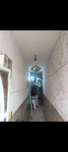 السلام عليكم بيت ١٠٠ متر قاطين جاهز لبيع ومناسب بل الف بنص البناء مي وكهرباء ومجاري ٣ غرف نوم سعره ٨٢ 
الاتصال ***********
