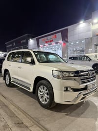 لاندكروزر 2018 بريم اصل ماشيه 86 رقم بغداد مميز فول مواصفات  كفاله عام...