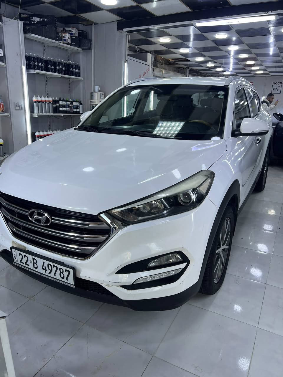 توكسان 2017 رقم اربيل بأسمي تحويل ثاني يوم
سيارة نظيفة بيها اقل من شبر تعديل بارد 
في باب السكن الخلفي مع تكحيل جداً بسيط في البونيد
السعر 180$
الاتصال على الرقم ***********
