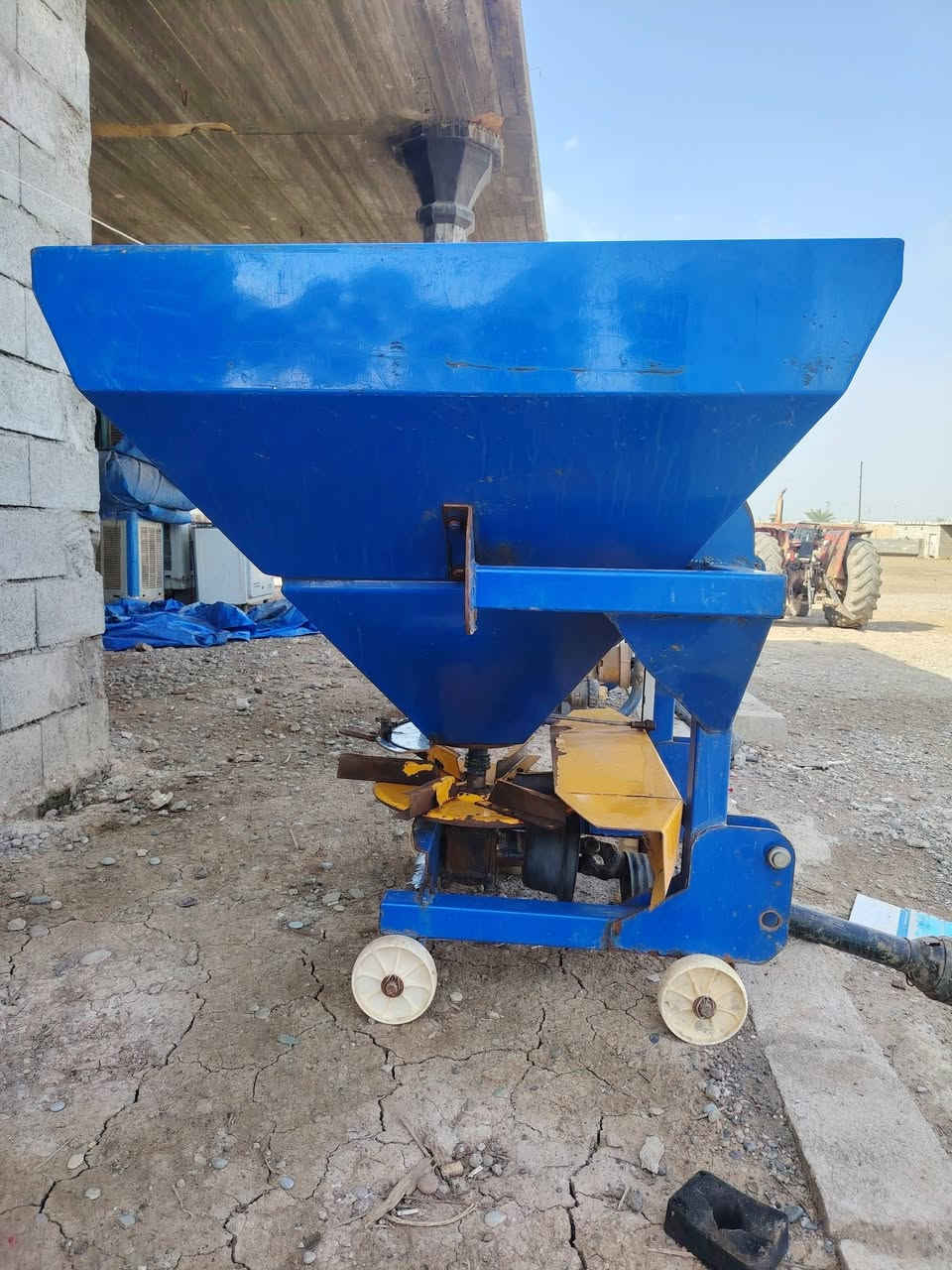 ناثره للبيع شرط النضافه مشتقله موسمين فقط العنوان طريق الرياض قرب مكتب خالد ***********
