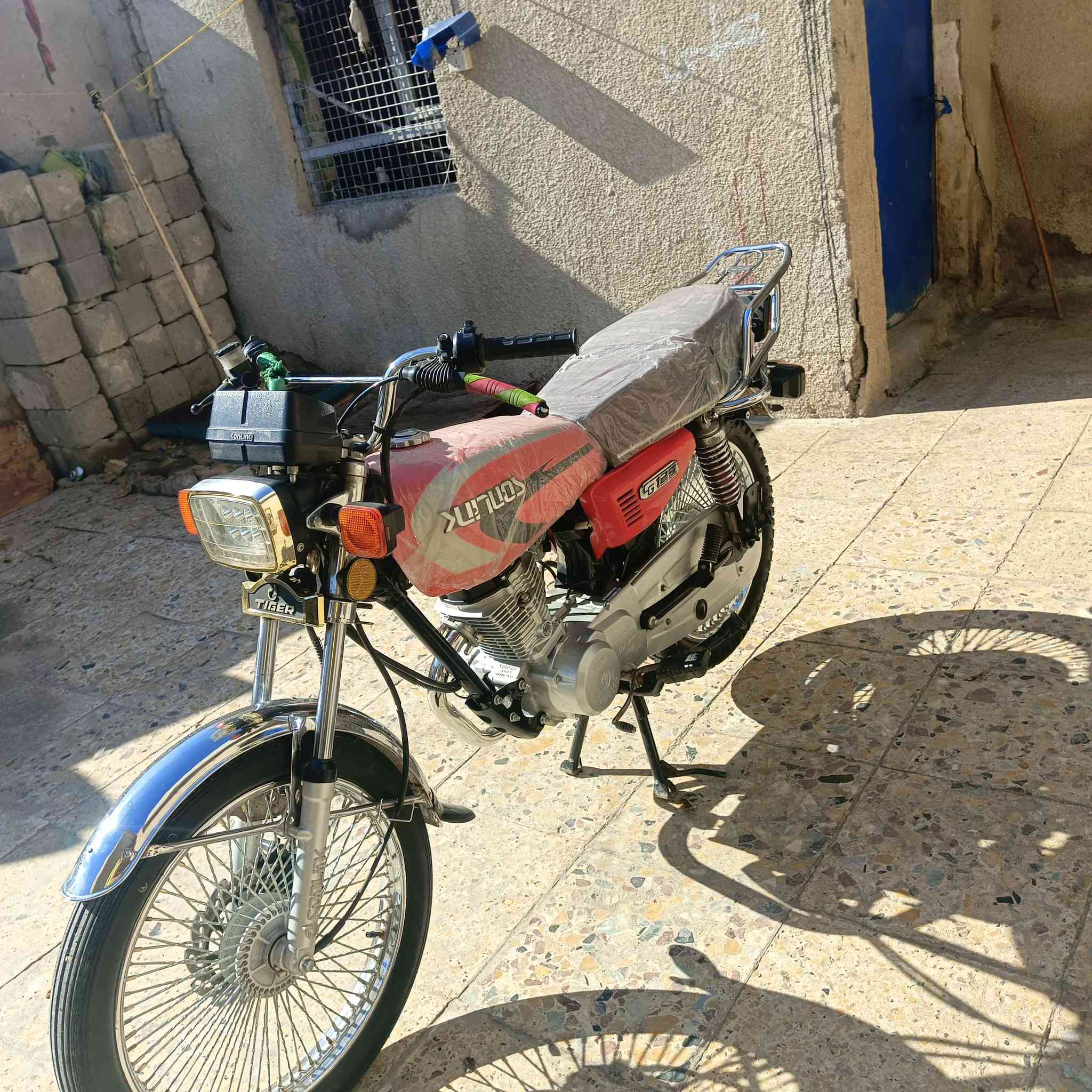 السلام عليكم دراجه ايرانيه امتياز موديل 23 دراجه جديده نظيفه العنوان بغداد حيور منطقه سبع قصور السعر 800 وبيها مجال شيء قليل هذا الرقم***********
