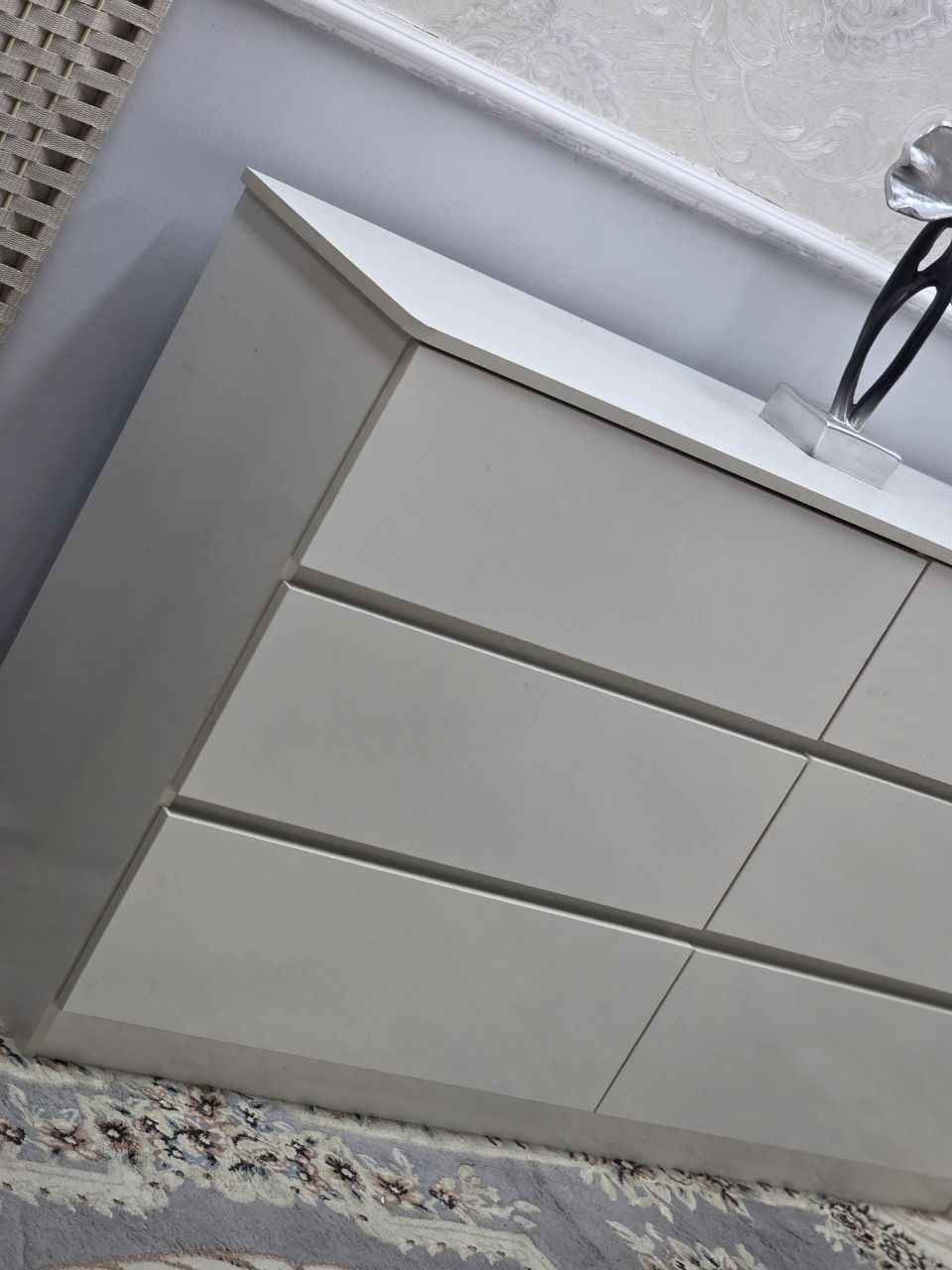 كومدي مجرات متعدد الاستخدام 
 القياسات:
▪️ العرض: ١٤٠ سم
▪️ الارتفاع: ٨٠ سم
▪️ العمق: ٤٠ سم بغداد, العراق


**إذا كنت صاحب هذا الإعلان وتريد حذفه لأي سبب، رجاءا أرسل رسالة إلى الدعم الفني**