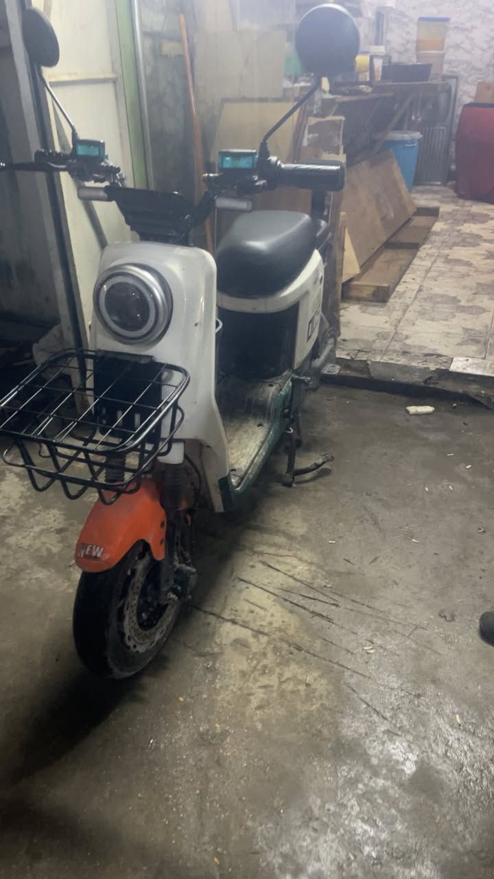 دراجه شحن r900  يرادله بطاريه سعر ٣٠٠ للستفسار *********** مكاني البياع
