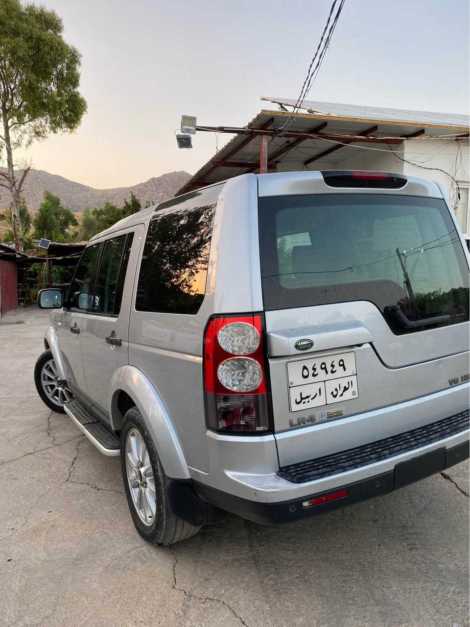 LAND ROVER LR4
HSE فول مواسه فات
V6
موديل 2011
بى سبوغ بى ده عم 
گير و مه كينه به شه رت نه كراوه ته وه مه كينه ى تازه ى به ستراوه بيلاد
صه قف ره س شوشه
سه ياره كه تازه ماوه ته وه 
ره قه م هه ولير مانگيكه سه ناوى به سه ر جوه 
ته قريبه ن مليونيك غرامه ى له سه ره پاشى معامه لا ده يگه رينمه وه 
سعرى 120 معامه لا
شوين زاخؤ 
كؤره ك واتس ئاپ ***********.   *********** شقلاوة, أربيل
