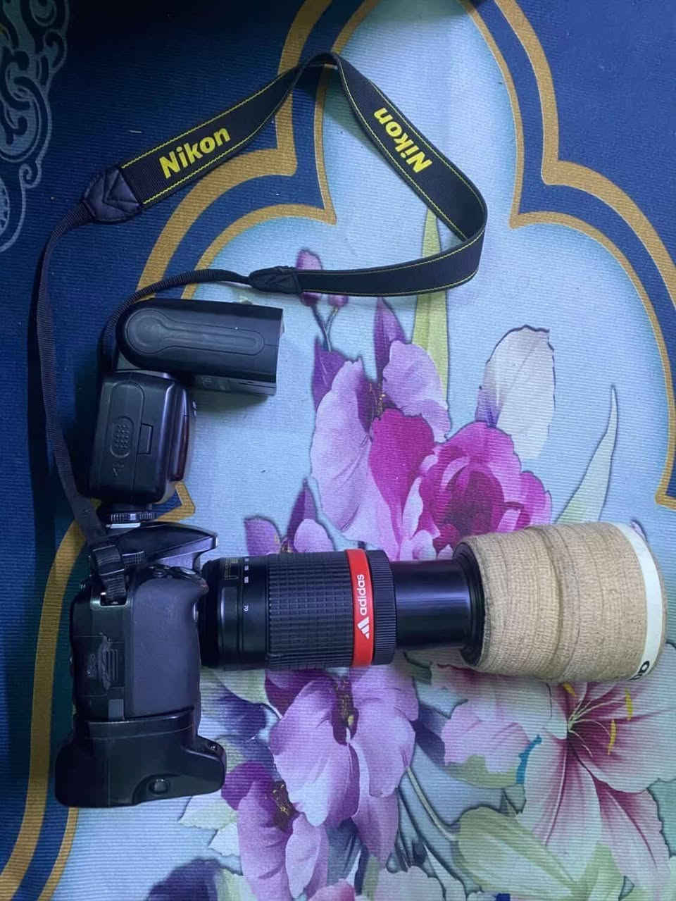 سلام عليكم كامره كانون 3300 صوره تخبل محتاج وريد ابيعه عنوان بغداد رقم هاتف ***********
