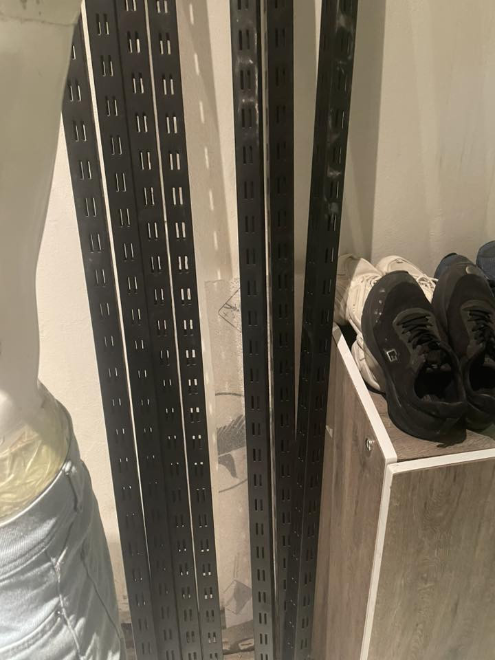 السلام عليكم عندي ملكانات عدد ٢ و ميز مثل ماموضح عدد ٣ جديد و دنك طول ٣ م العدد ١٨ و سكك عرضانيات و عكارب مال عرض للاستفسار الاتصال على *********** محافظة كربلاء
