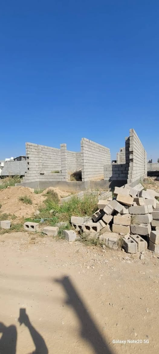 السلام عليكم
هيكل للبيع بدون سقف في بعقوبه خلف كلية بلاد الرافدين مساحة 150 متر يحتوي ع غرفين نوم وصاله و استقبال وصحيات يوجود كافه خدمات بسعر مناسب. الاتصال. ***********
