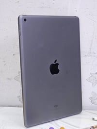 اخوان ايباد 7 ذاكرة32  بطارية 90 عدد دورات شحن 336 جهاز نظيف كلش ، لا ...