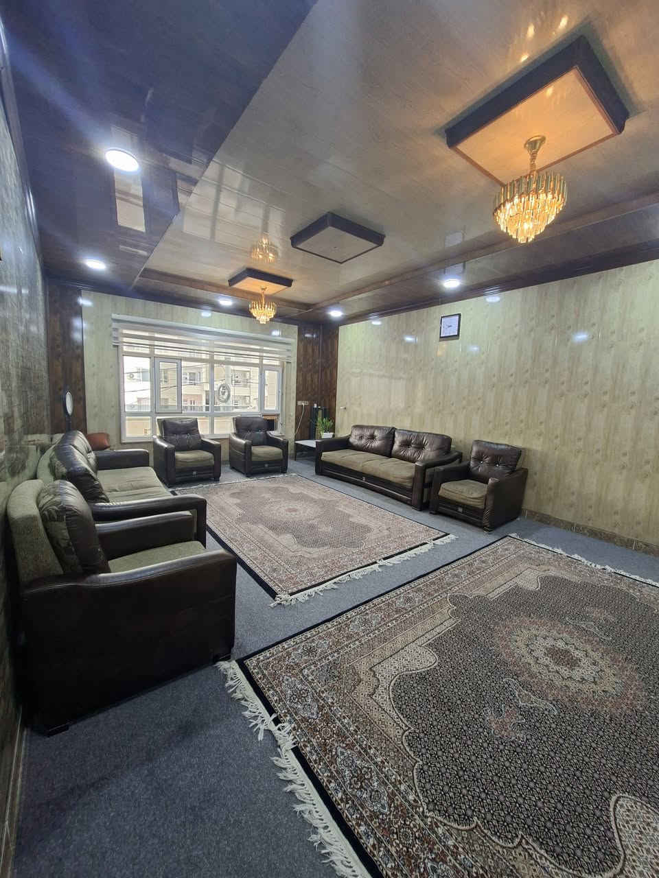 ####  بيع مستعجل ####
بيت للبيع مخزن و (٢) طابقين بناء حديث على شارع تجاري بحالة جيدة جدا وموقع مميز وسعر مناسب   
المنطقة / حوشكي ١
المساحة / ٢٠٠ متر
الاتجاه / شرق 
الواجهة / ١٠  متر 
العمق  /  ٢٠ متر 
شارع / ١٥ متر  تجاري مطلة على مجمع نورو ستي
سند طابو 
مخزن يتكون من محلين 
الطابق الاول  /  ١ غرفة نوم / استقبال / مطبخ. / هول داخلي / مجمع صحيات 

الطابق الثاني  / ٤ غرفة نوم (٢) سويت /  هول داخلي / مجمع صحيات / بيتونة كبيرة 

للاستفسار 
مكتب VIP للعقارات/ تناهي/ دهوك 
***********     /     ***********

او على الماسنجر أو الواتس اب
#مكتب #عقارات #وكيل #عقاري #بيت #شقه #ڤيلا #دهوك #زاخو #اربيل #سليمانية #بغداد #موصل #كركوك #عراق #كوردستان #تناهي #بيع #شراء #تبديل #افروستي #فرنسية٢ #ارض #سكنية #معارضة
