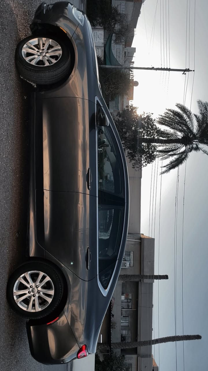 السلام عليكم
C200 موديل 2016 
سنوية و هزه جديدة
حادثها بـ امريكا سرقة چاملغين وبنيد 
السعر 90 ورقة
واتساب ***********
