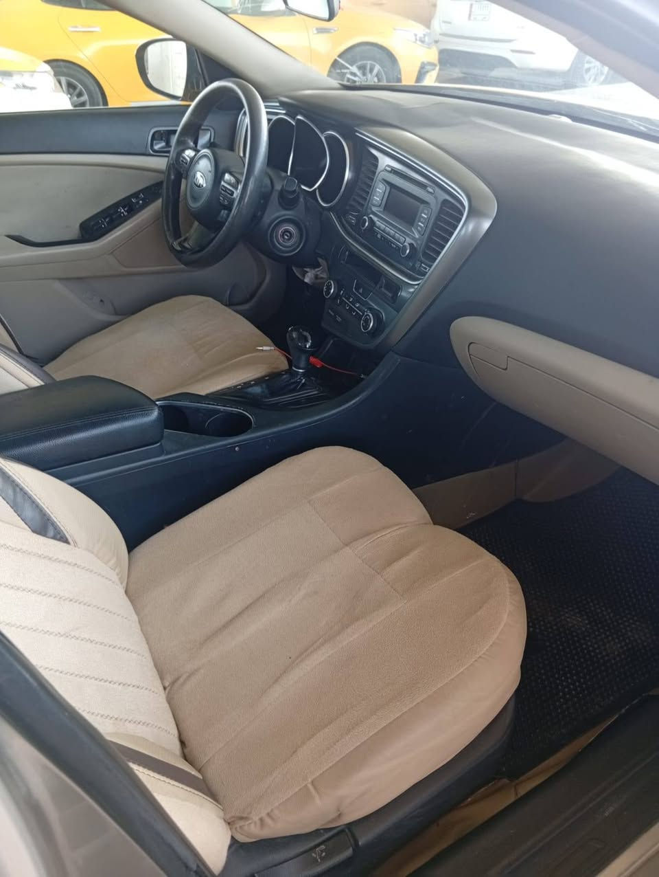 سلام عليكم اوبتما وارد امريكي ضررها فقط جاملغ كدام والباقي ليبل واحد السياره جاهزه من كلشي موديل 14مكينه وكير 2400على الشرط تخم تاير وتبريد جاهزات  مصفره خط وبحث وغرامات
السعر ب115وبيه مجال بسيط 
***********
