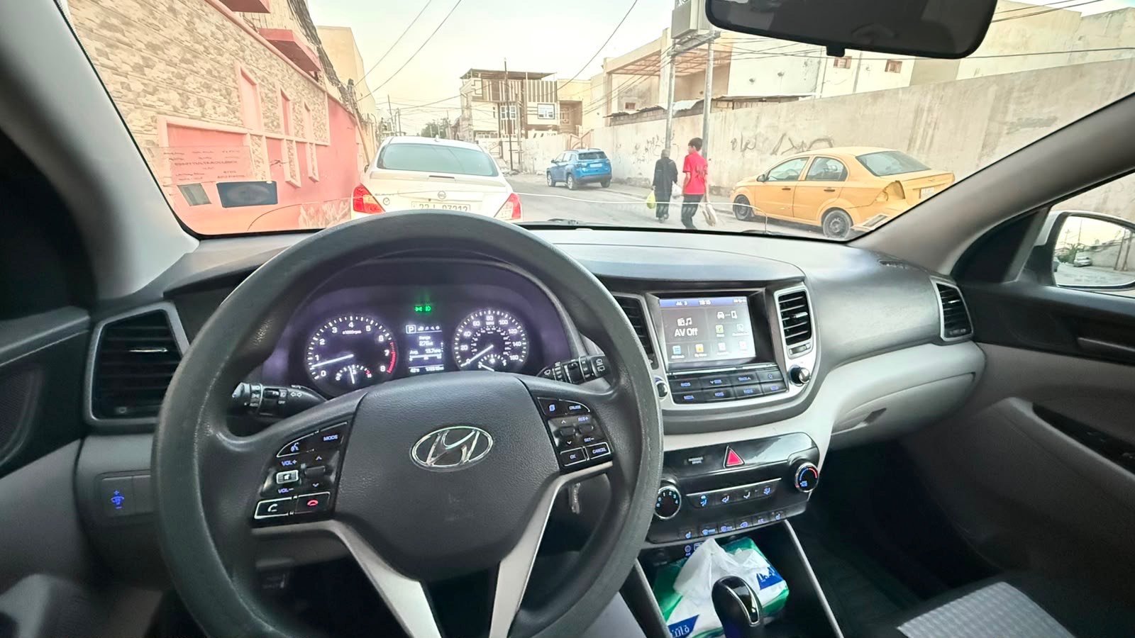 هونداي توسان 2018 وارد امريكي 
ماشيه 172,586 ميل 

الموصفات :- 
موديل 2018 
دفع رباعي 
محرك 2000 GDI 
مانع انزلاق 
كشنات تدفئة 
انظمة  قياده اعتيادي ايكو سبورت 
لايات زينون 
كاميرا خلفيه 
مثبت سعرة 
ابل كاربلاي
تحكم ستيرن
مثبت سرعه 
نظام التحكم بالجر
 السعر 135 ورقه 
للتواصل ***********