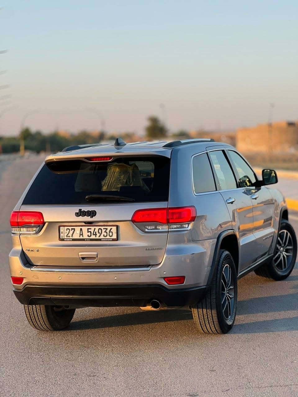 السلام عليكم 
للبيع
Jeep Grand Cherokee Limited 2018
جيب جراند شيروكي ليميتد 2018
ماشيه 120
سياره كفاله كير ومكينه حداديه وتخم تاير وتبريد كله كارتون
رقم ذي قار انگليزي تحويل مباشر
✅ المواصفات :

🎨 اللون: سلفر
🌍 وارد أمريكي

⚙️ محرك 3.6 لتر
🔩 6 سلندر
🔧 جير أوتوماتيك
🛞 دفع AWD
💿 جنوط 18 إنش
💎 المواصفات:
رادار
توقف ذاتي عند التحذير
• شاشة لمس
• بلوتوث
• Android Auto
• كاميرا خلفية
• حساسات أمامية
• حساسات خلفية
• مقاعد جلد
• تحكم كهربائي بالمقاعد
• مثبت سرعة
• بصمة وتشغيل ذكي
• مكيف أوتوماتيك
• نظام تحكم بالمقود
✅ فئة ليمتد
✅ ما عدا الفتحة
الضرر
✅ جاملغ وبنيد بدون دواخل
مكاني ناصريه/قلعة سكر
سعر 215 بيه مجال

‭***********‬
