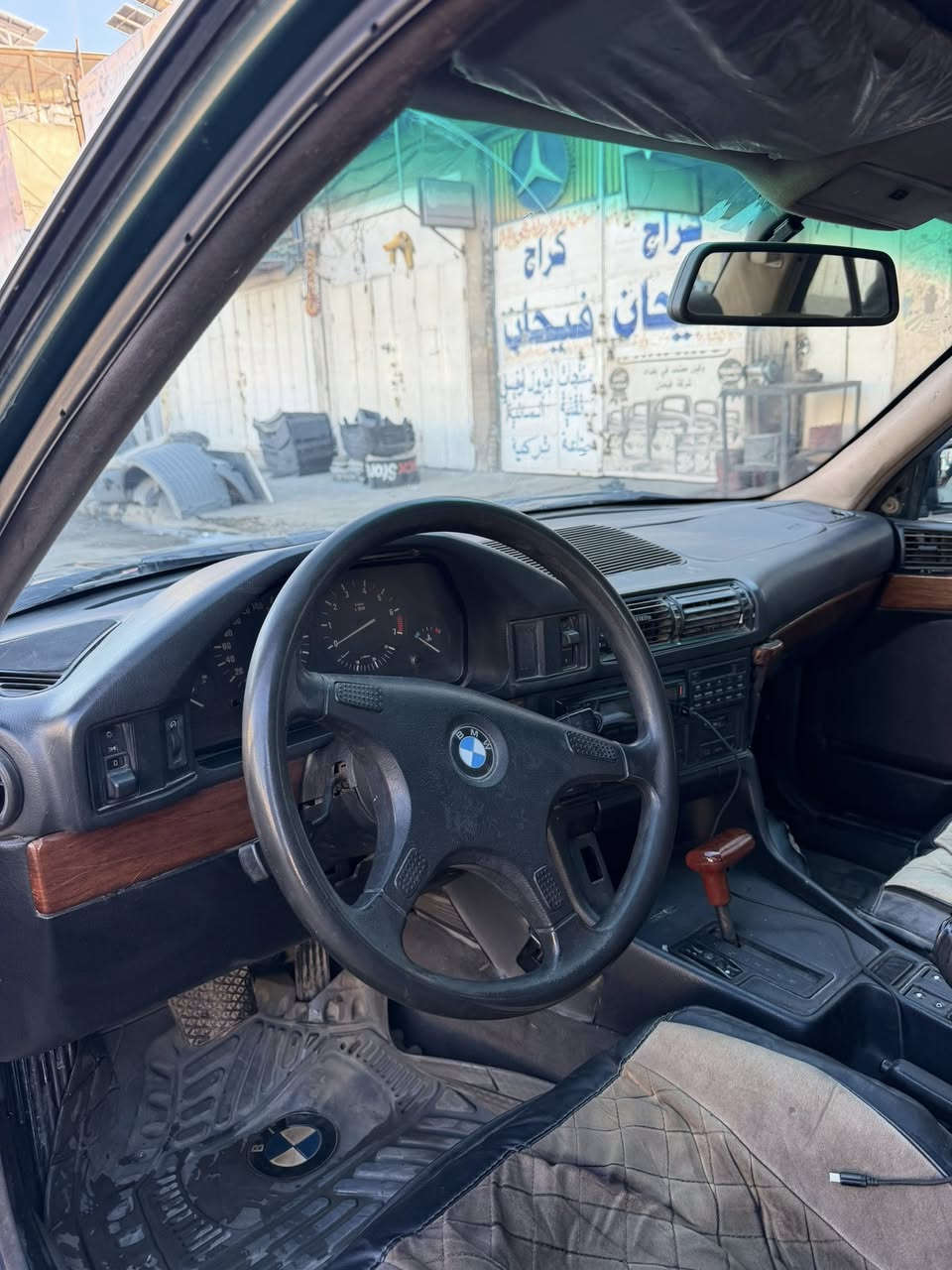 للبيع فقط بيئم موديل (1991) حجم (525)
مكينة دبل فانوس  (4) جام كهرباء 
السيارة مكينة وكير وتبريد فول بشرط. جدد 
 بجم بونيت عريض ويل خليه تايارات ماكس سياره
صبخ عام جماليا بدون  ضربه كله بشرط رقم  اربيل دولي سنويه جديد شرط تحويل وكالة سعر 58$ بي مجال مكان سيارة بغداد البنوك
***********
