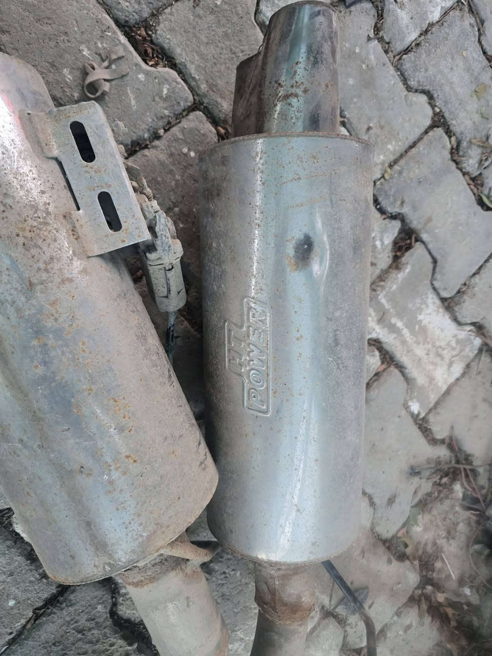 السلام عليكم شباب عندي دبات خلفيه واحد بي ماطور والثاني لا رايدهن 75 الف
وعندي جلده اليم الكير مال جارجر 
وكفر حزام الي يجي بالكراسي الاماميه 

العنوان نجف ***********
