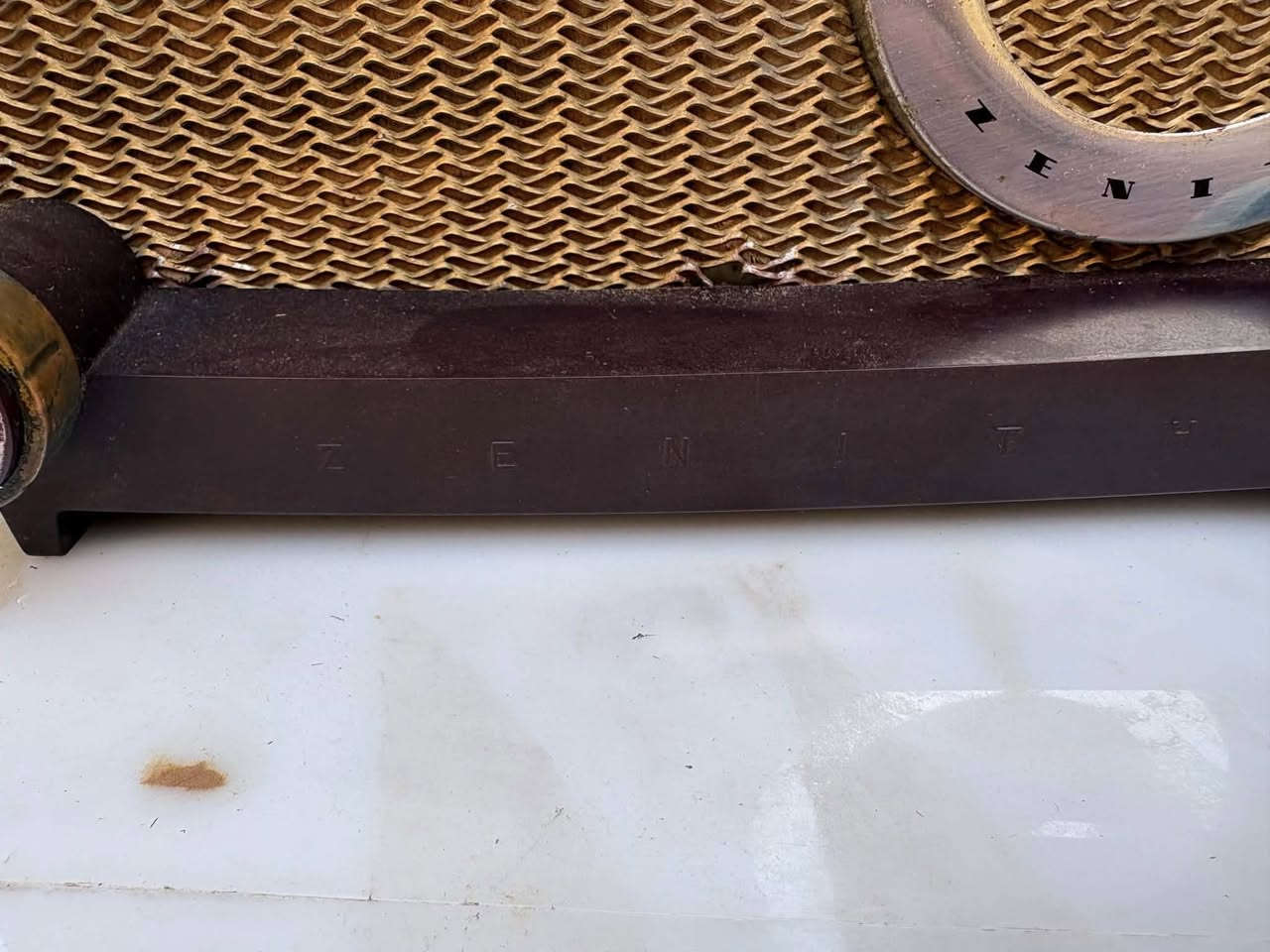 السلام عليكم
للبيع 
راديو لمپات (( عاطل )) ماركة زينيث امريكي حجم صغير موجة واحدة كامل كل اجزائه حتى المؤشر يعمل 
بغداد
اي استفسار مراسلتي


**إذا كنت صاحب هذا الإعلان وتريد حذفه لأي سبب، رجاءا أرسل رسالة إلى الدعم الفني**
