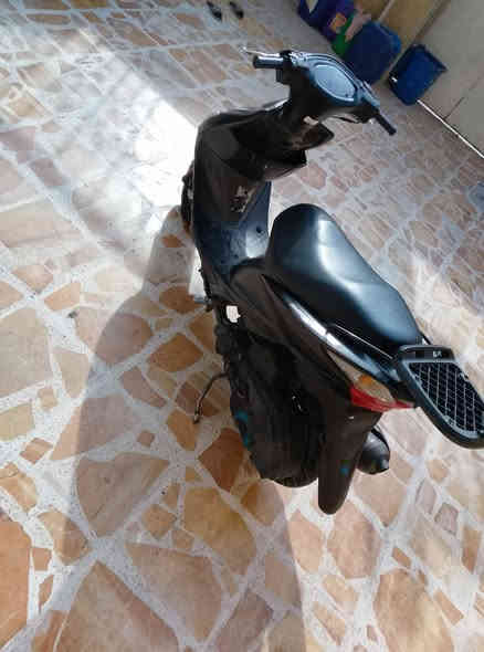 السلام عليك للبيع دراجه ادرس ياباني نوزل 120دراجه نضيفه خير من الله لا تنقيص ولا تبخير ناعمه نضيفه ما بيها اي نقص كله شغال نكره سلف هندر شلعه ومعدل كهربائياتها شغاله دراجه ما بيها اي نقص السعر 450 وبيها مجال مكاني بغداد مدينه الصدر الاورفلي رقمي ‏‪0773 562 0953‬‏
