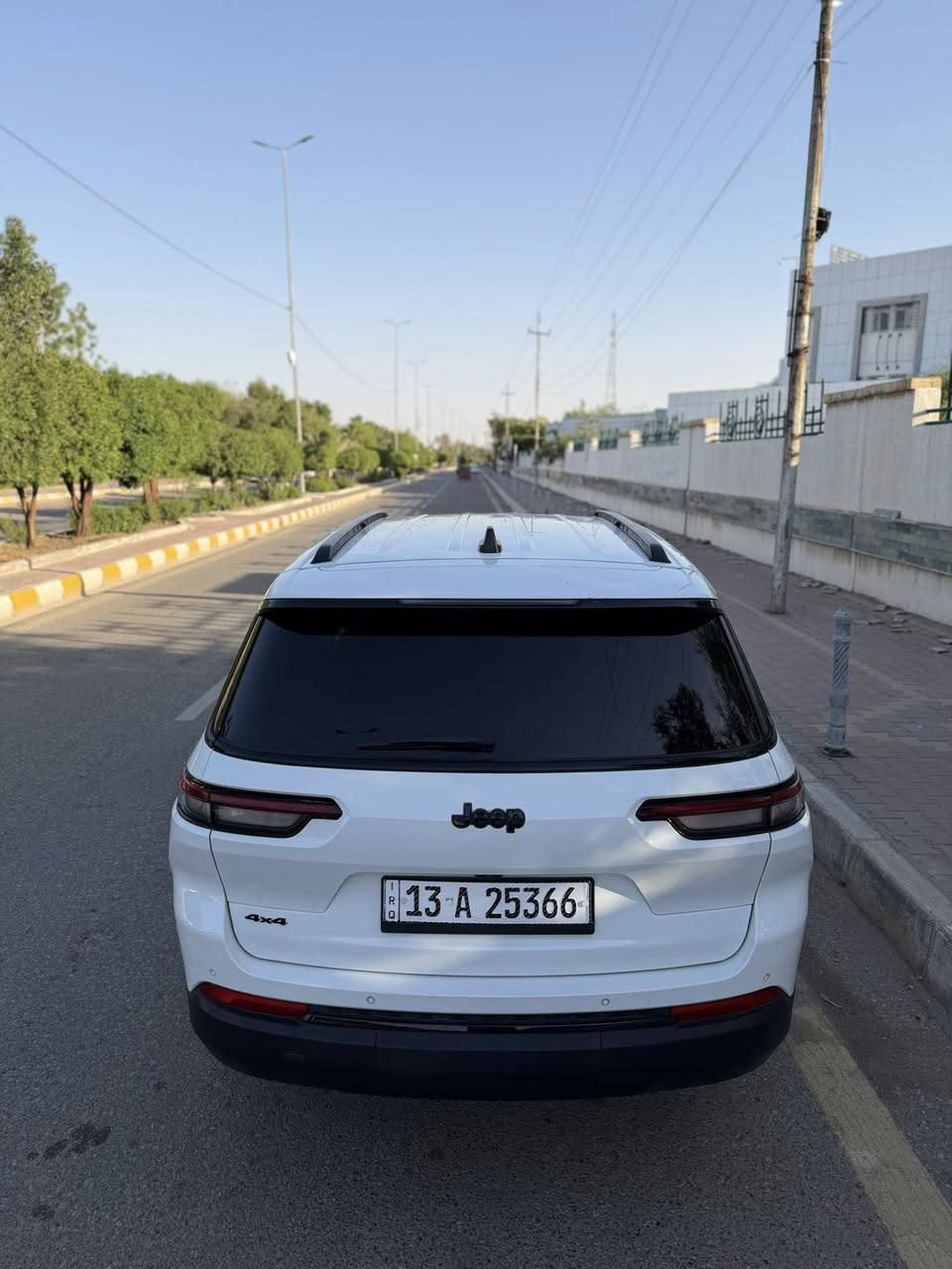 جيب جراند شيروكي L
وراد امريكي
سبعه راكب
ماشيه 30 الف ميل
6 سلندر 3600 
سايد بريك بصمه
قياده ذاتيه 
نقاط عمياء 
شفتات ستيرن
توقف ذاتي امامي وخلفي
دخول ذكي
مانع تصادم
تبريد ٣ قطع
تشغيل عن بعد 
اندويد اوتو كار بلاي
مكان السيارة العماره 
الحادث دعاميه وبنيد و هلال الجاملغ الايسر
الاستفسار ***********
السعر 310
