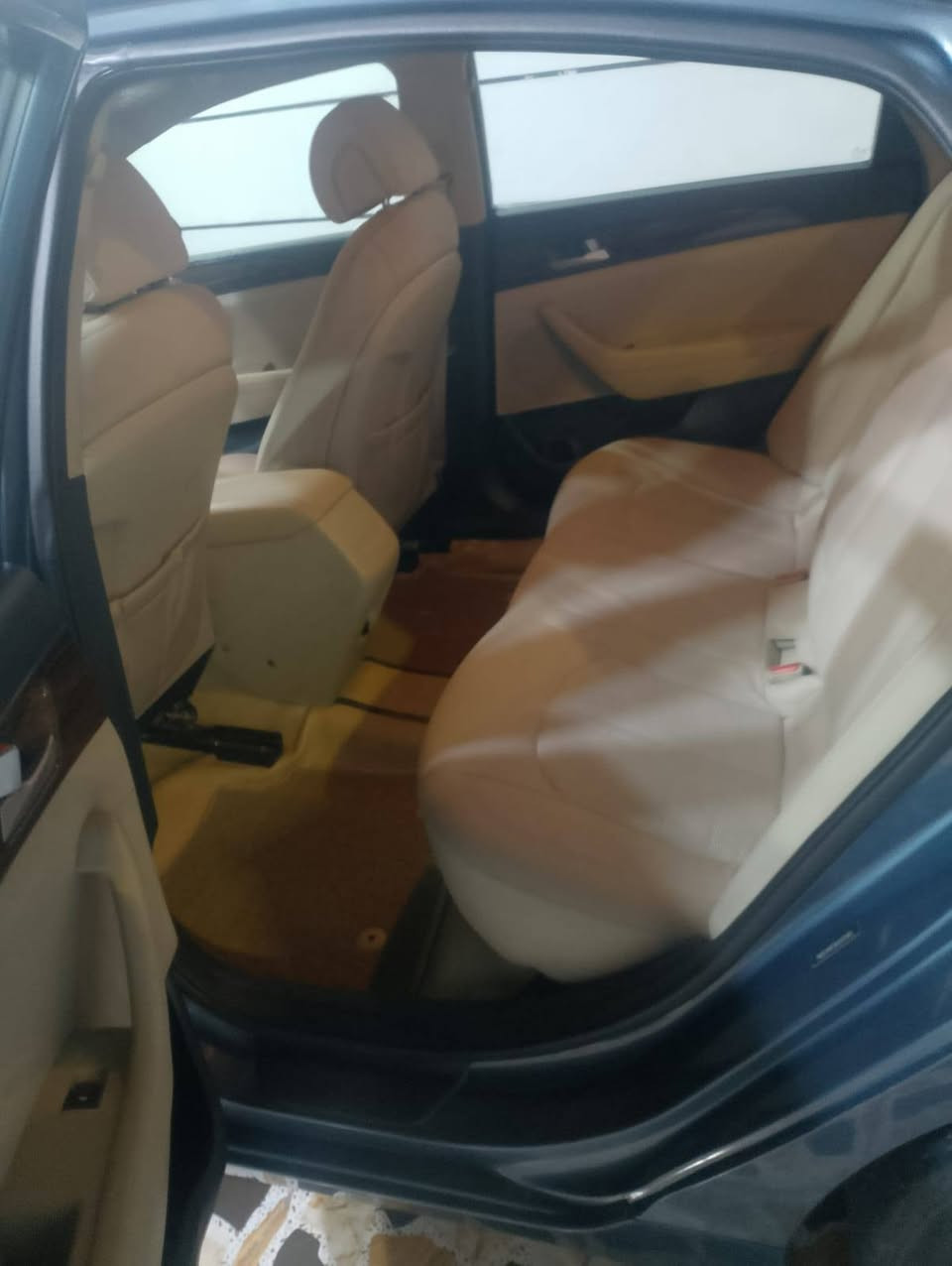 السلام عليكم سوناتا امريكي موديل 16 بيه بنيد وجاملغ خلفي وباب خلفي بدون دواخل رقم بغداد الجديد بسمي مكلينه معلايه مكان الانبار عامريه الفلوجه السعر 98 بيه مجال بصيط الاستفسار ***********
*********** ملاحظه خاص مااجاوب رمشلي واني اخابرك
