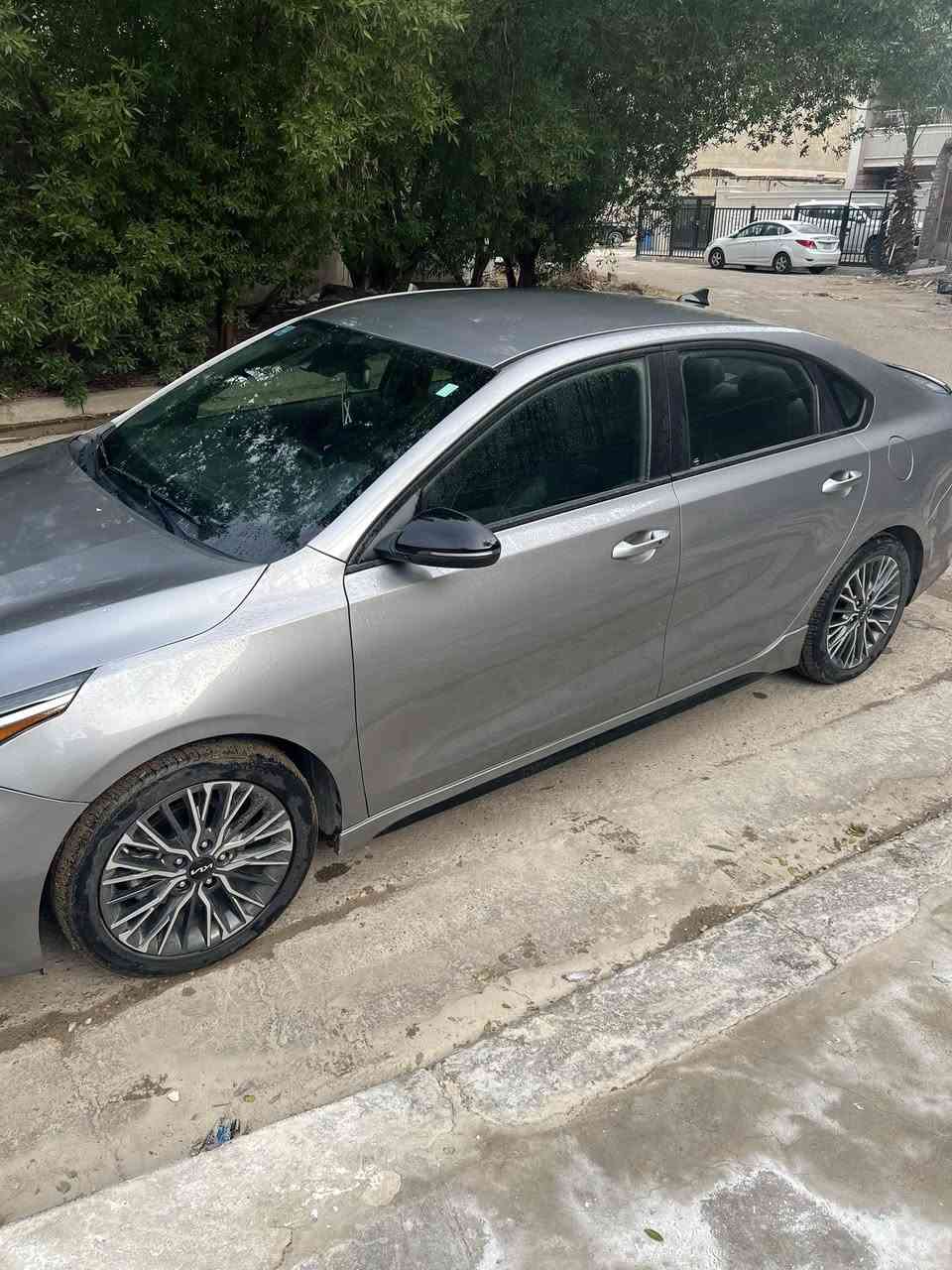 سلام عليكم ... كيا فورتي موديل 2024 جيتي لاين فول بدون فتحة رقم بغداد باسمي تحويل مباشر حادثها بنيد مبدل فقط و بيها بارد لغد شاصي مكفول ماشية ١٨ ميل  صور الحادث مرفقة بيها مواصفات 
بصمة تشغيل عن بعد 
اوتو هولد / هاند بريك بصمة 
رادارات 360 امامي خلفي جانبي 
كشن جلد حضن 
حساس تاير منفصل / شاشة جبيرة / كامرة خلفية تبريد بيانو و باقي الموصفات المعروفة 
مكان السيارة بغداد شارع فلسطين رالشعر المطلوب 16600يعني 166 ورقة بيها مجال للاستفسار ***********
