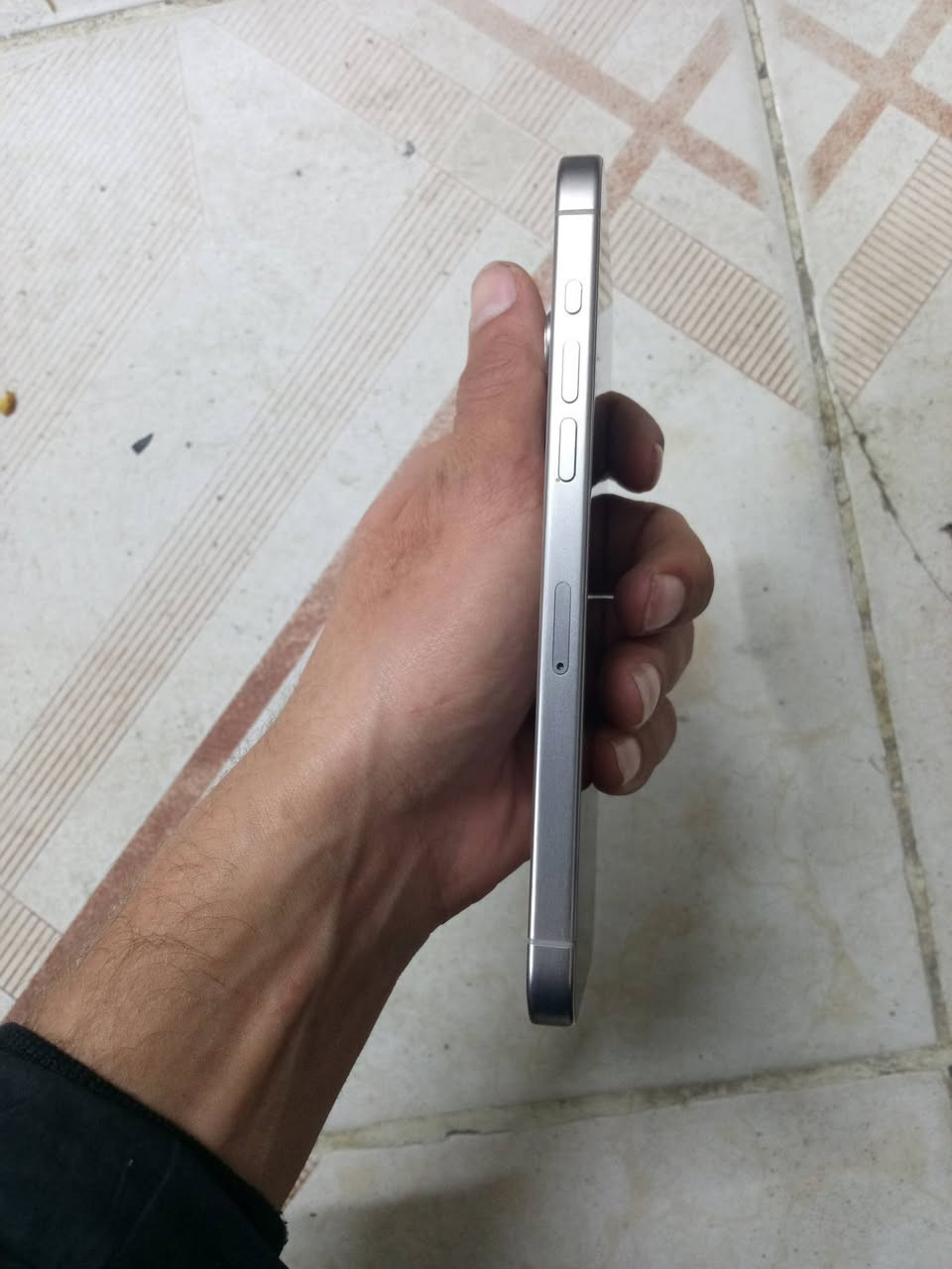 تلفون 15 برو ماكس جديد ماستر كلش نضيف والله مشحون 200 مره بطاريه ٩٨ تجي تفحص بعينك بمعنه كلمه جديد سعر 1300 بي مجال لشراي  لحد يكسر بي رقمي ***********
