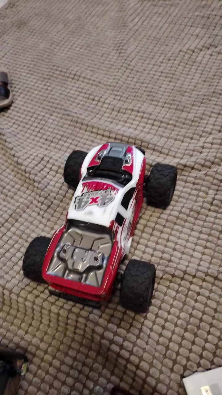 السلام عليكم
سيارة أحترافية سرعتها 50k استعمال قليل جدا كامل ملحقاتها شاحنة وبطارية وحده وكارتون محرك برش سعر (50)
***********
