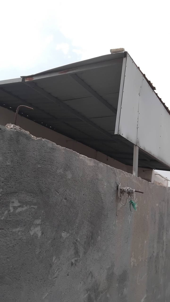 سلام عليكم سقيفة لبيع طول ١٠ عرض ٤ سقيفة جديده مكان حي أمير ٢ تواصل ***********
***********
