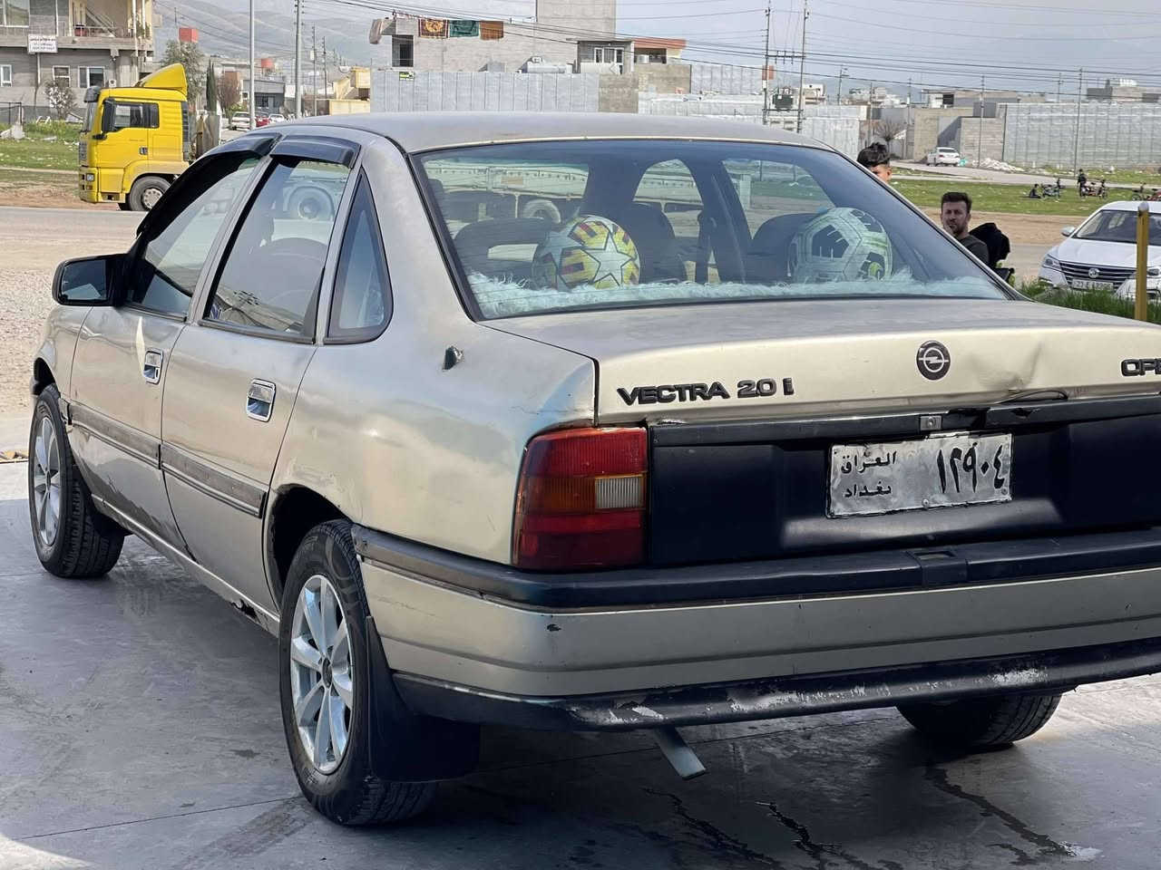 اوبل ڤیکترا مودیل ١٩٩١ مەکینە ٢٠ 
گێڕ عادی
 ئاڕم پلاستیک سلیمانی 
ماشااللە نمونەی جوانی
 گێڕ و  مەکینەو کارەبای  بەشەرت 
٤ تایەی لۆک 
بێ داعموو لێدراو 
نرخ پەیوەندی بکە ... ***********
