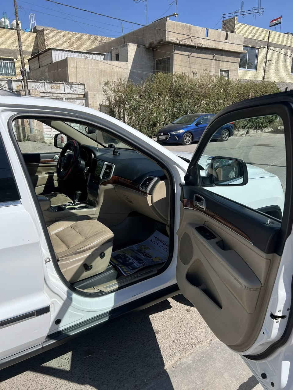 سلام عليكم جيب موديل 2013 بسمي رقم بغداد مكينه 6سلندر تخم تاير جديد تبريد ثلج مكينه وكير مكفولات سياره فول1/1سياره خير من الله مال جناي مكاني بغداد السعر 170وبيه مجال رقم***********
