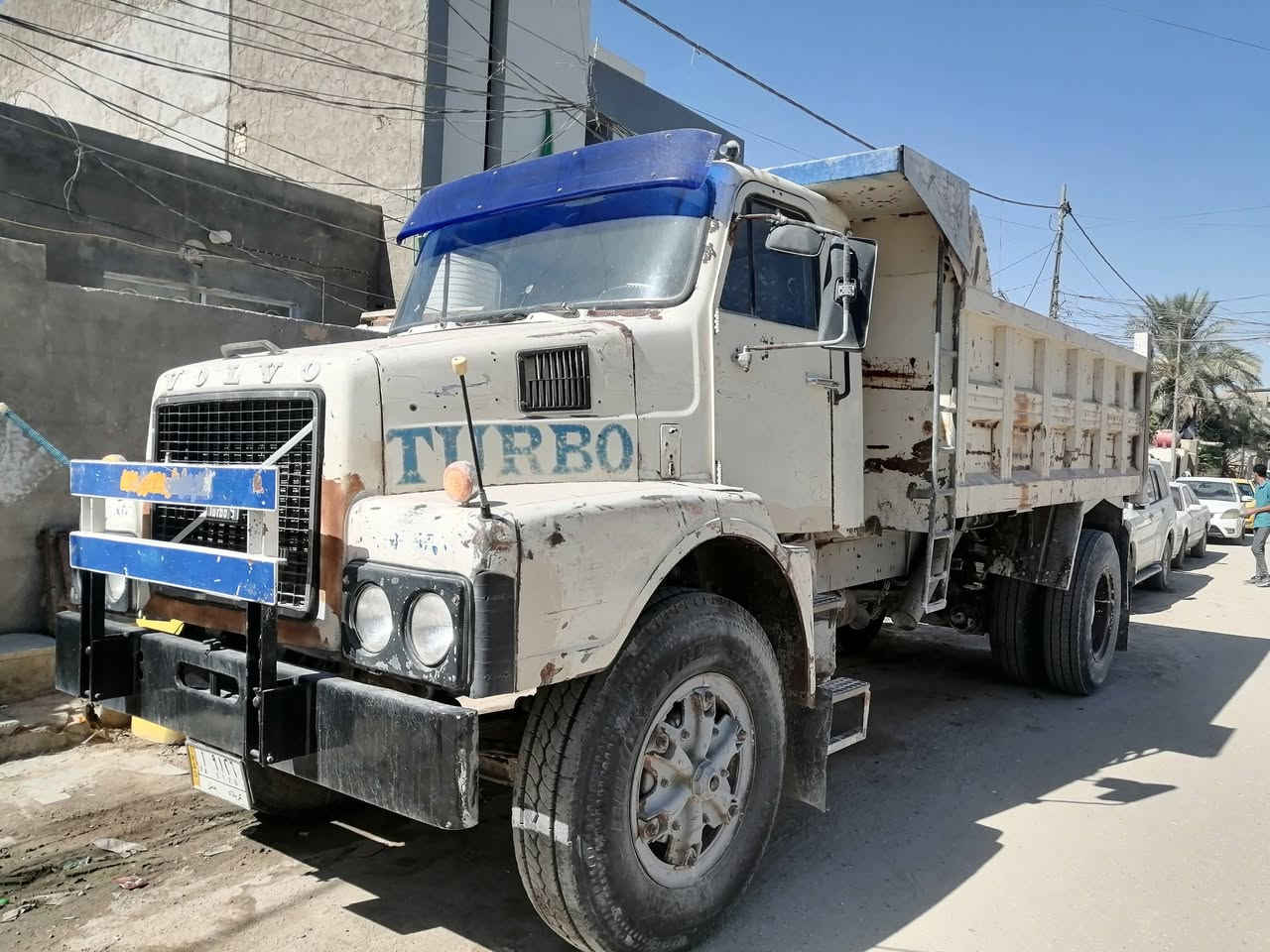 السلام عليكم
فالفو موديل 83 للبيع

محرك جي 10 تجفيت جديد

كير 4/4 جديد

اكسن الانكي

تخم تاير 24 جديد

بدي جديد جكات 2اسرائيلي

كهربائيات كلها شغاله

باتريات جدد 

حصة كاز 300لتر 

رقم كربلاء بأسمي.   مكلف بلنشر 

المكان النجف الاشرف السعر.  ***********
