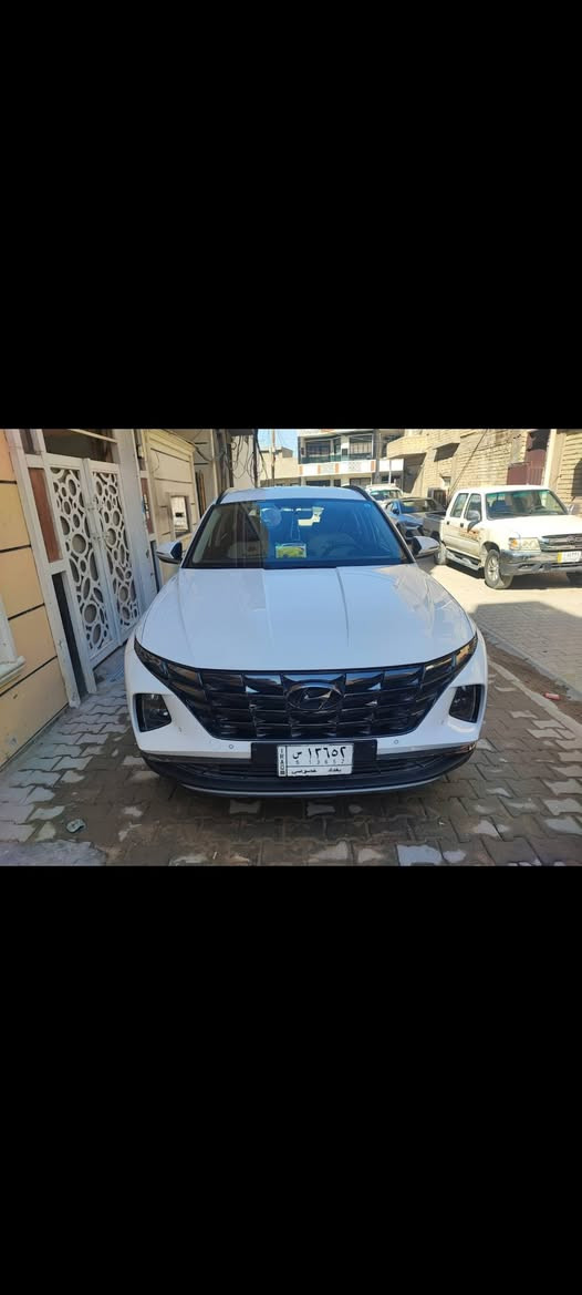 السلام عليكم
توسان خليجي ٢٤ ضمان الشركة
ماشية ٣٦ 
مابي اي ضربه فقط شخوط ب دعاميه ورصعه خفيفه ب باب 
السياره جديده اسبير منازل ودشمة كشنات جلد وارضيه هم 
السعر ٢٢
***********
