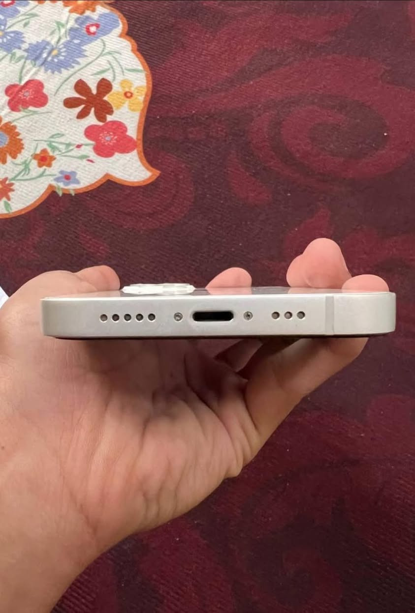 ‏للبيع 13 عادي بطارية 85 ذاكرة 128 السعر 150 للتواصل واتساب ***********
