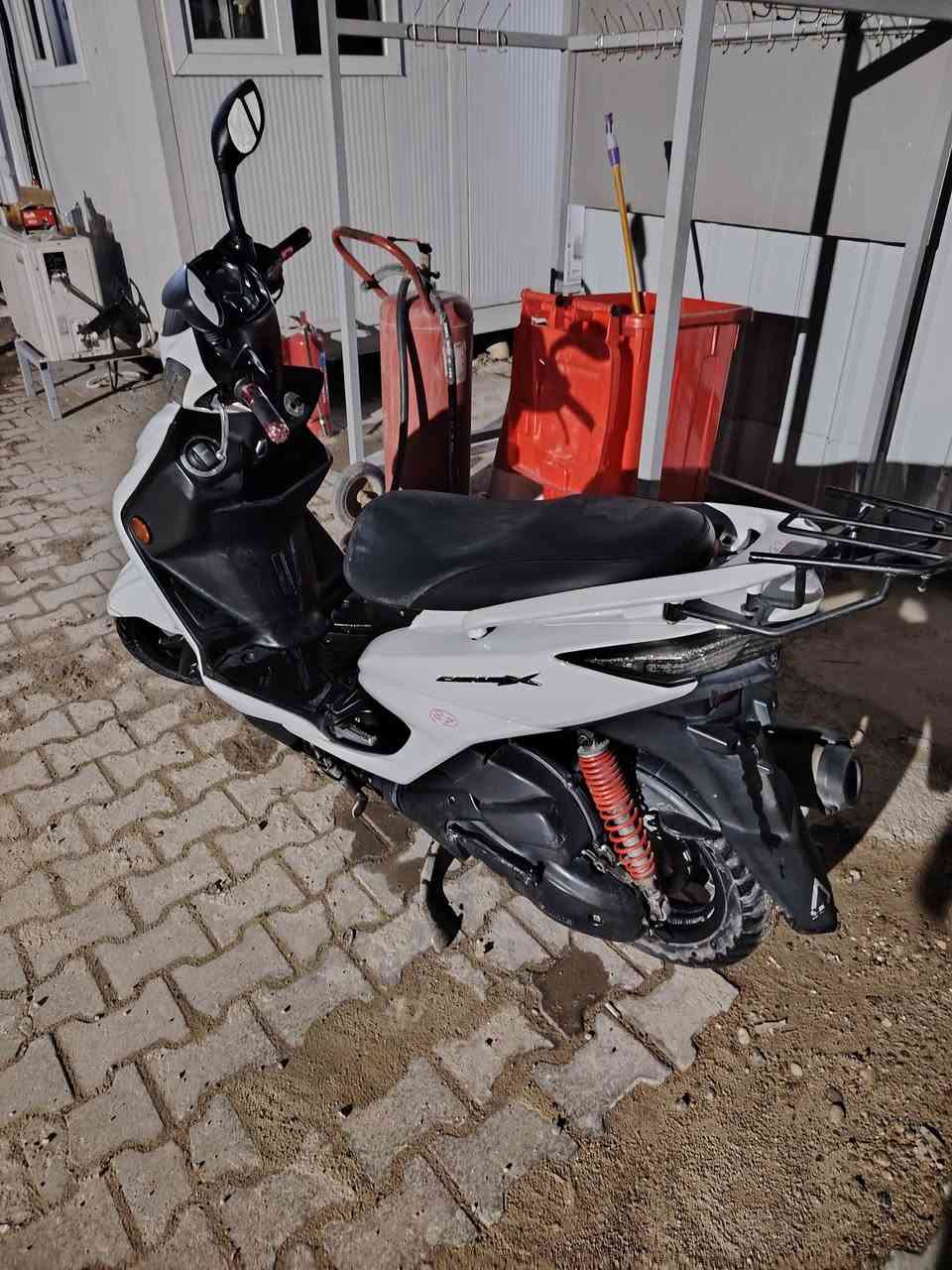 مرخصت الادمن المحترم 
السلام عليكم مراوس  سكنس لد ياباني قبق نفخ استاند حساس نكره سلف كهربائيات كوله شغاله شلعه ومعدل فول دشبول شغال نضيفه محرك مكفول واخرس كل نقص مابيه مكاني بل اعظميه نهايه شارع عمر ***********
