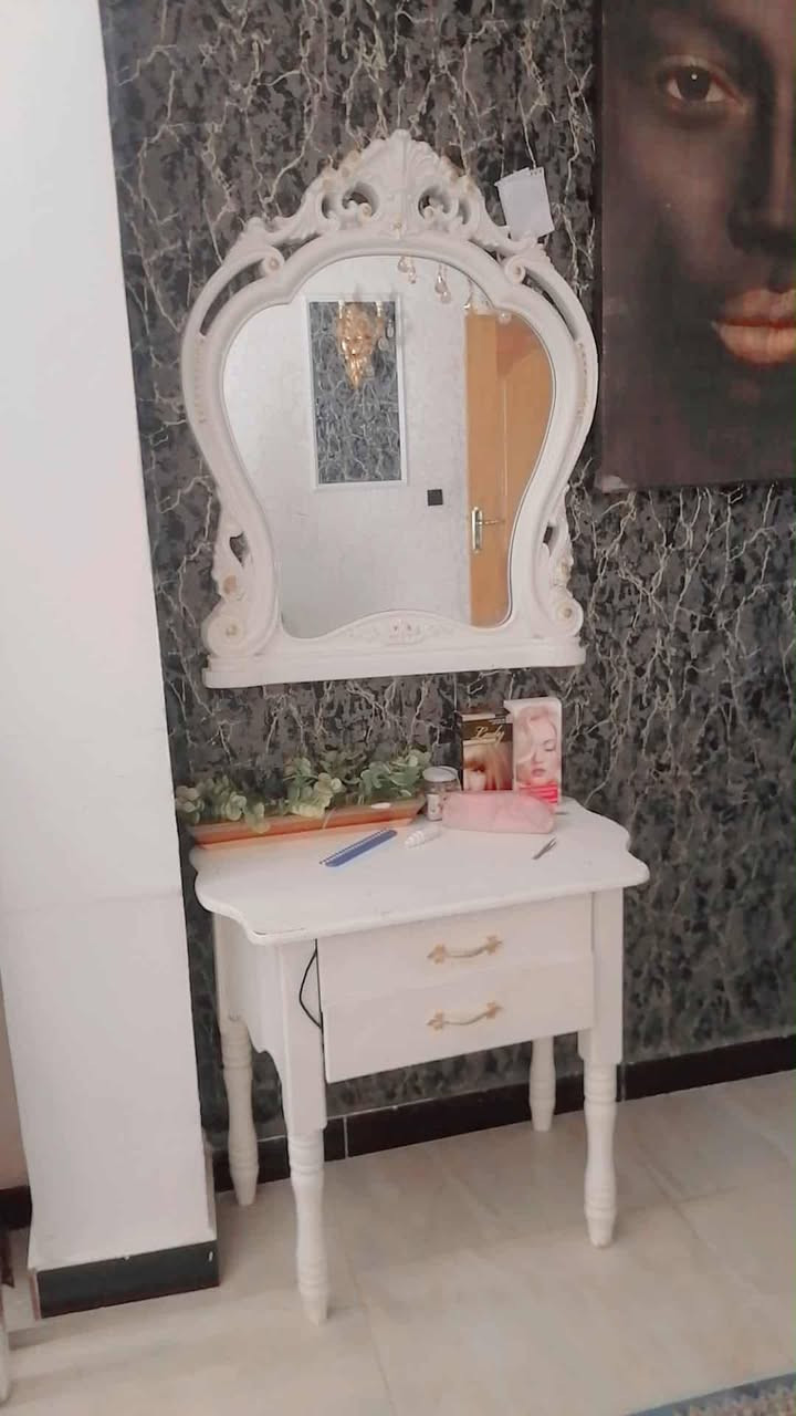 الفاترينه ب٩٠
الميز ٧٥
الستاند بدون ورد ب٢٥ ثريات ٢ كبار و ٢ صغار السعر ٣٢٥ وبيهن مجال العنوان العمارات السكنيه شارع المغرب خلف مطعم تارو


**إذا كنت صاحب هذا الإعلان وتريد حذفه لأي سبب، رجاءا أرسل رسالة إلى الدعم الفني**