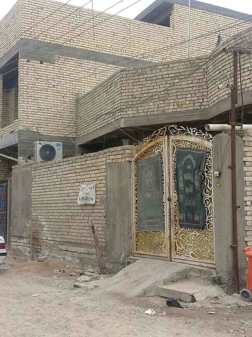 سلام عليكم بيت للبيع 200 متر زراعي قرار محكمة بي سند طابق واحد غرفتين 5*5 وصالة 7*4ونص  ومطبخ 5*5 وستقبال 8*5 وترك وحمام بيت كامل مكمل ماء مجاري كهرباء الشوارع جاي تتبلط البيت عالي عن الشارع بصف ركن  فول المكان عبيدي شهداء ثانية قرب سوق الشهداء مال عبيدي سعر 150  للاستفسار على  ***********
