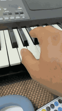 كورجpa 600 🎹 فول نضافة بعدة لاسق الشاشة سيتات وايقاعات تخبل عراقي واشكال بي صوت فول نقاوه وجهاز بالضمان ومامفتوح السعر من الاخير وقفل 650 $ عنواني ديالى المقدادية الهارونية  ماعندي توصيل للاستفسار ***********
