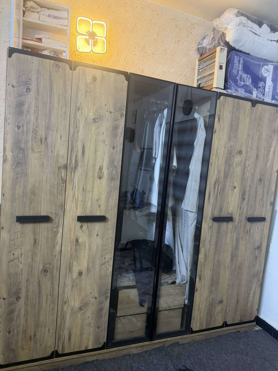 غراض بيت للبيع كلهن نضيفات الغرفه قبل شهر شتريتها ب ٨٥٠ ويه لدوشك ابيع ب٥٥٠ لبقيه الغراض موجود ع ماسنجر 💕***********
