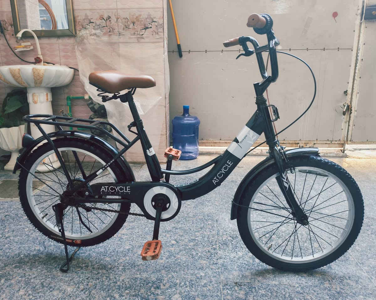 سلام عليكم بايسكل حجم 20 للبيع نضيف كلش كامل مابيه أي نقص فقط السله ال سعر 80 وبيه مجال العنوان بغداد العبيدي للاتصال ***********
