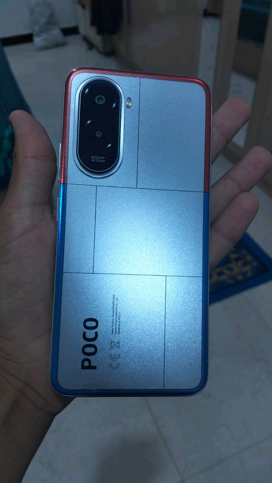 للبيع أو أمراوس📲 POCO M7 لون مميز أعلى نسخة،  وبعده علا وضع الشركه كلش نضيف
*المواصفات*
- *الذاكرة*: 256GB  عشوائيه 8+8  يعني 16GB
- *البطارية*: 7000 الاف عملاقه 
- *الشاشة*: 144هرتز - سلاسة مو طبيعية بالتمرير
- *النظام*: Android 16 محدث اخر اصدار 
ـ* بصمه جانبيه كلش سريعه الحالة*: 10/10 نضيف كلش حتا  لزكه الشركه بعده بي*الاغراض كاملة:*
*(السعر اني اخذته اب270الف وريد ابيعه 185الفبي مجال ) *المكان: بغداد مدينه صدر* وهاذه رقمي بي واتساب*********** توصيل ماعندي