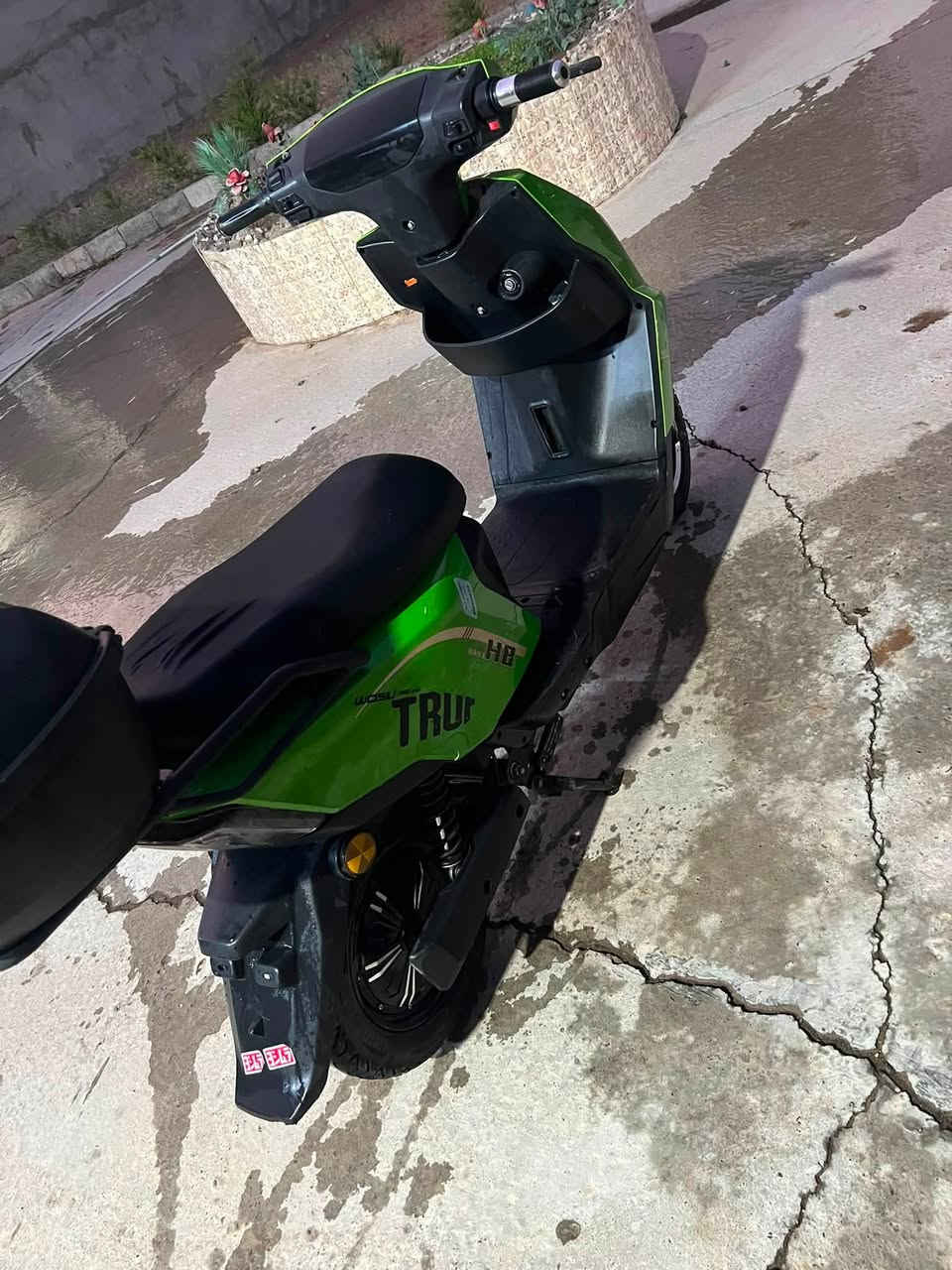 سلام عليكم  سعر ٣٢٥
لبيع سكنس
5بطاريه شرط الفحص 
المسافه الي يمشيها من ٣٠ ال ٣٥ شرط واكثر
موصفات 
ملف ١٠٠٠
سرعه ٦٠ 
٣ نمر 
لايتات اشيار كلها شغاله 
بريكات بل مكان 
عنواني موصل مزارع زيونه يم المرور  متواجد بل دوسه 
***********
اخوان سعر  الدرجه رخيص  وموصفتها مذكوره الي يكسر بيها يسمع كلام مو حلو. وكلشي بحكو  
 ملاحظة مبدل ٣ باتريات شرط عل فحص كلهم 
الي شاري يحي ويتدلل عله سعرها
