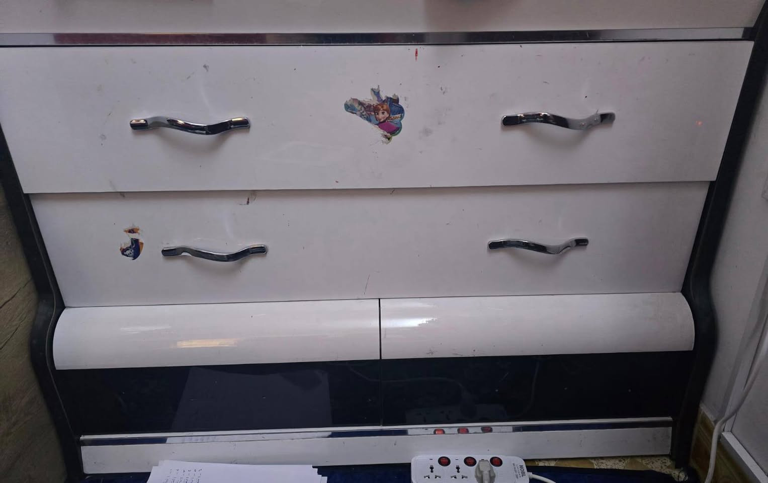 السلام عليكم غرفه تركيه للبيع 
كامله حته دوشگ وياه عنوان بغداد الصليخ***********
