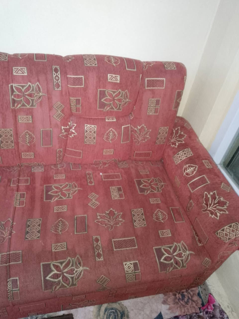 قنفات ديوان 3قطع مع ميزجام للبيع خشب عراقي قديم الطول 5امتار السعر 150000الف الاتصال ب***********
