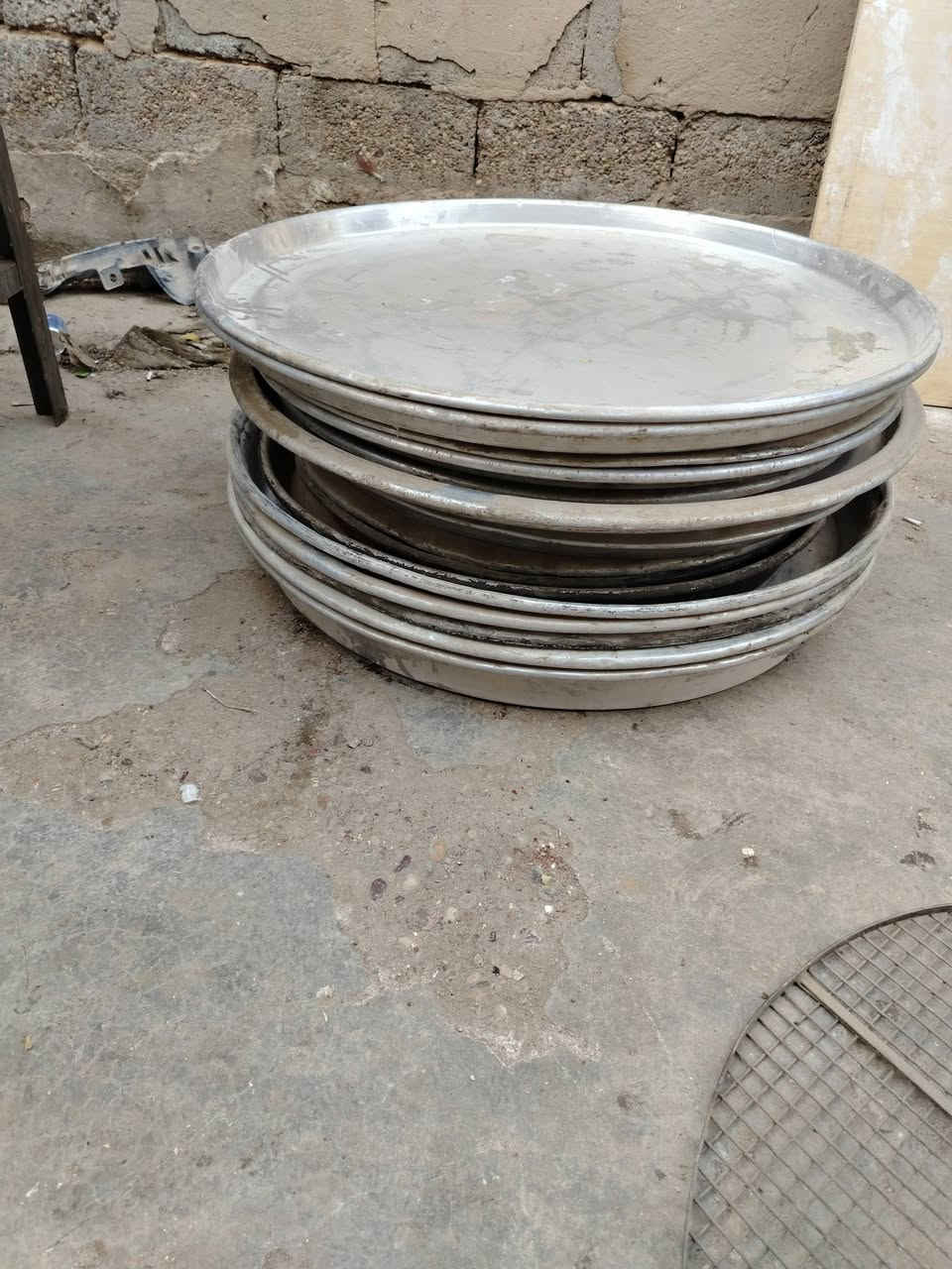 السلام عليكم غراض للبيع ميوزه وصواني وطباخات غراض مال فرن كاملات ابيع شلع اي واحد معتازهن يخابر العنوان بغداد ابو دشير مقابيل علوت الرشيد للستفسار والتصال على الرقم التالي ***********.
