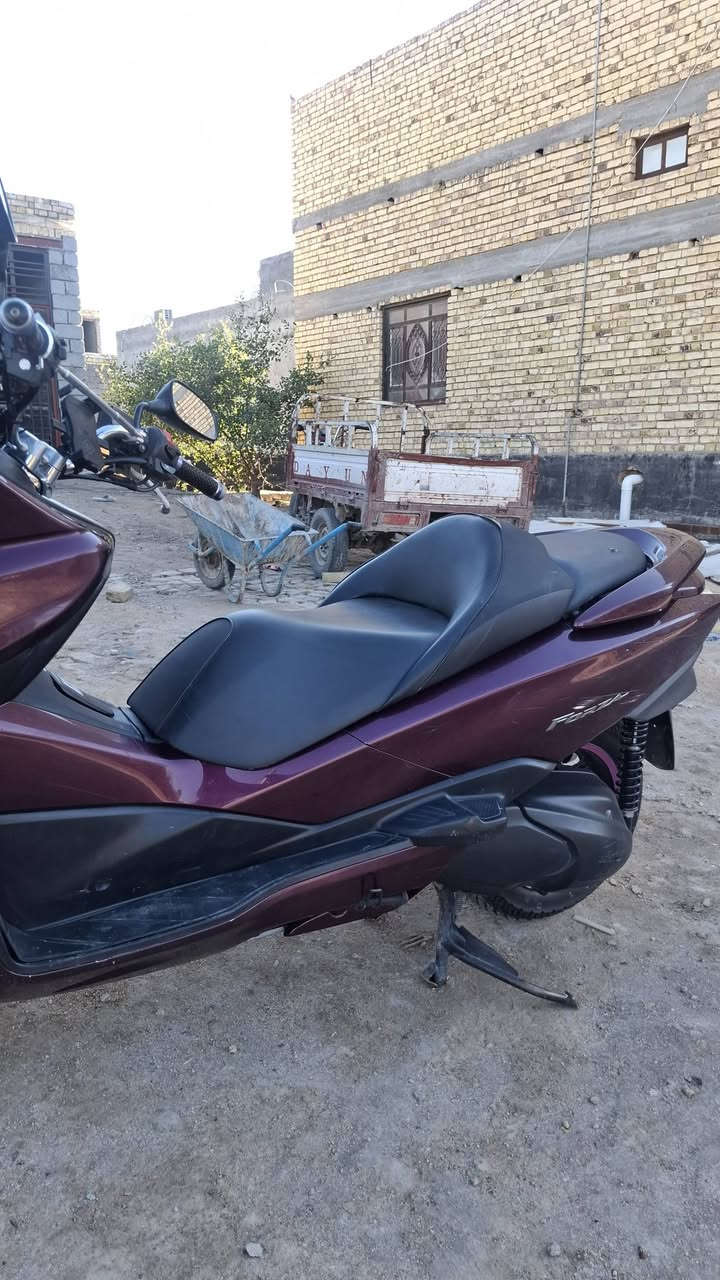 سلام عليكم
للبيع فورزه 010MF
 السعر مليون و 600
ماشيه 25 الف جديده بمعنا الكلمه
كامله كهربائيات كفرات 
تاير امامي خلفي جديد
دسك امامي خلفي جديد
عليها ستاند تلفون اصلي
ستيرن رياضي
يدات مسجل + شاحنه
بيها بدات تدخين قليل جدا
ناصريه مركز/ ***********
